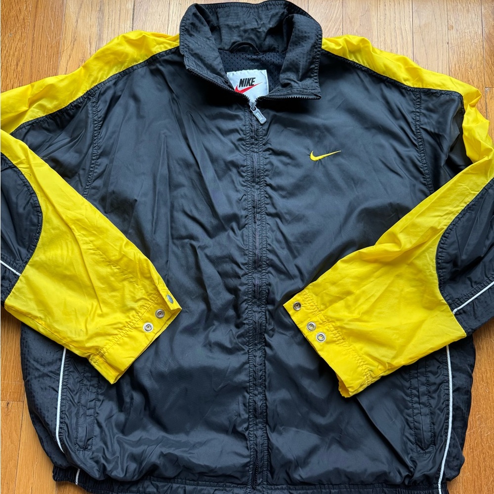 Vintage 90’s style Nike Men's Windbreaker in Black and Yellow XL